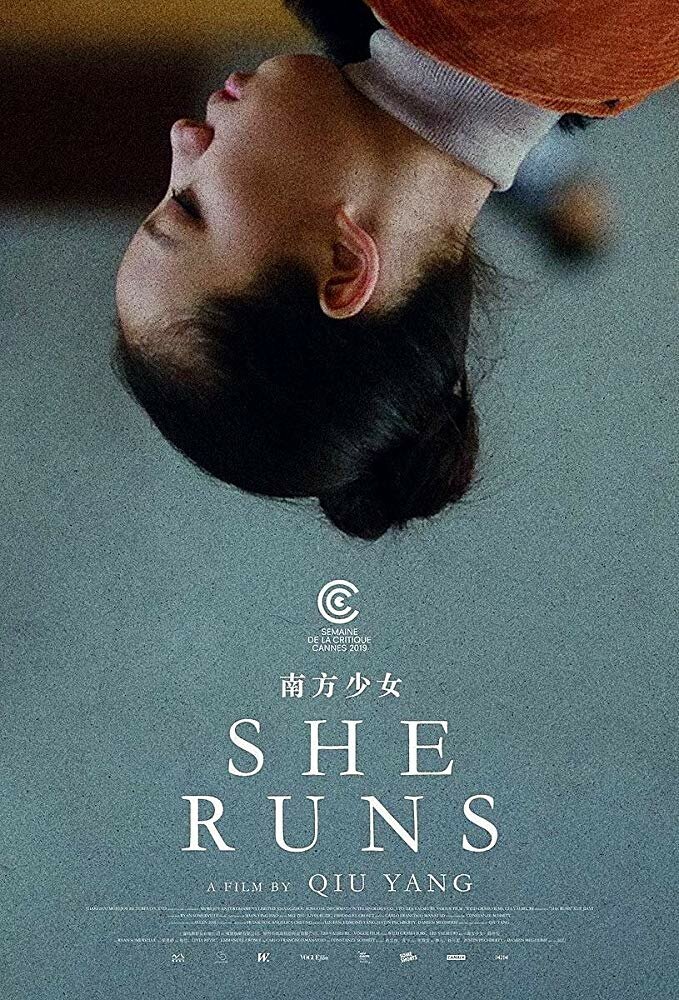 Она бежит (2019) постер